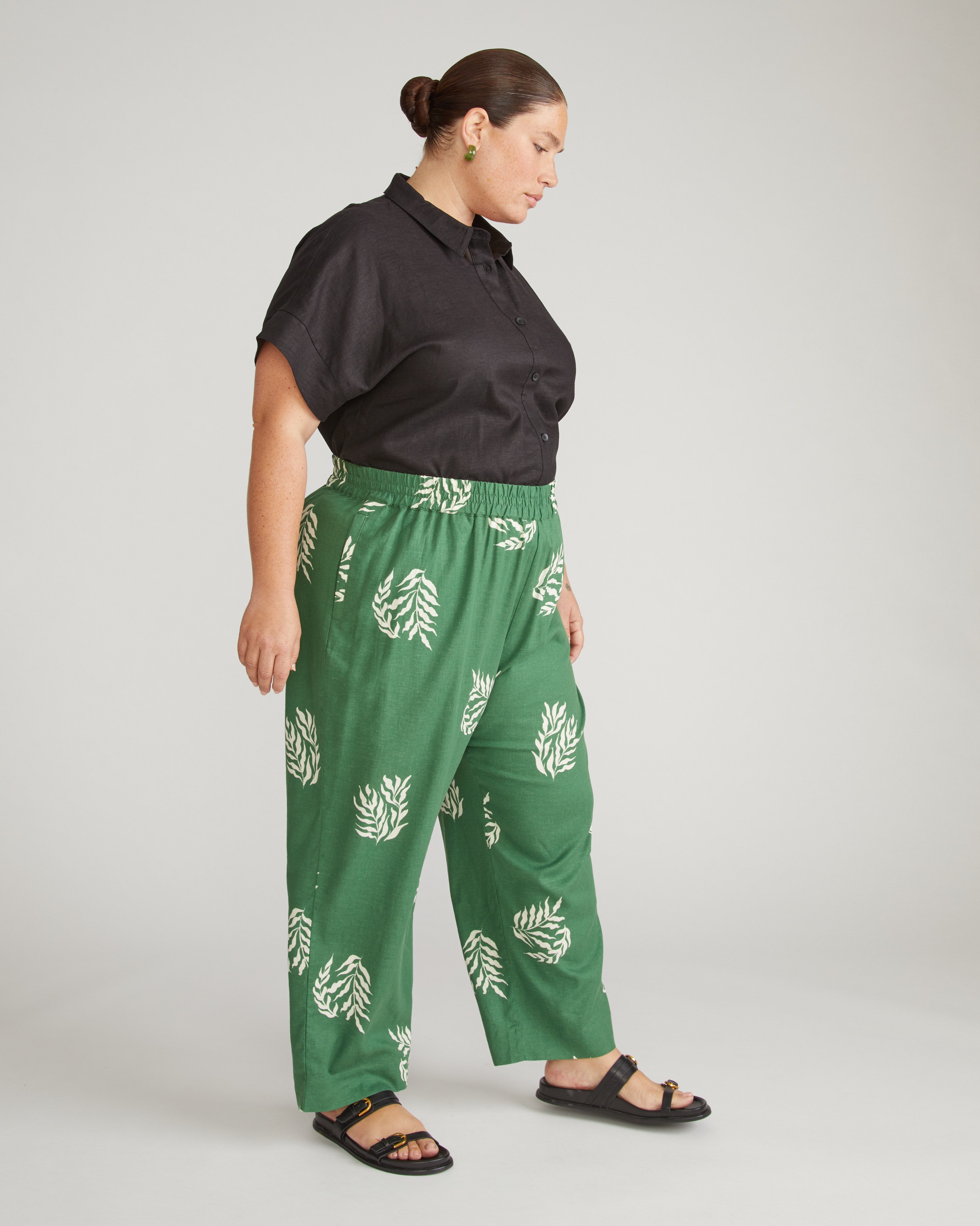 Iris Linen Easy Pull-On Pants - Beachgrass Print in Green