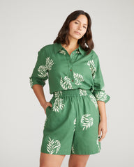 Juniper Linen Easy Pull-On Shorts - Beachgrass Print in Green