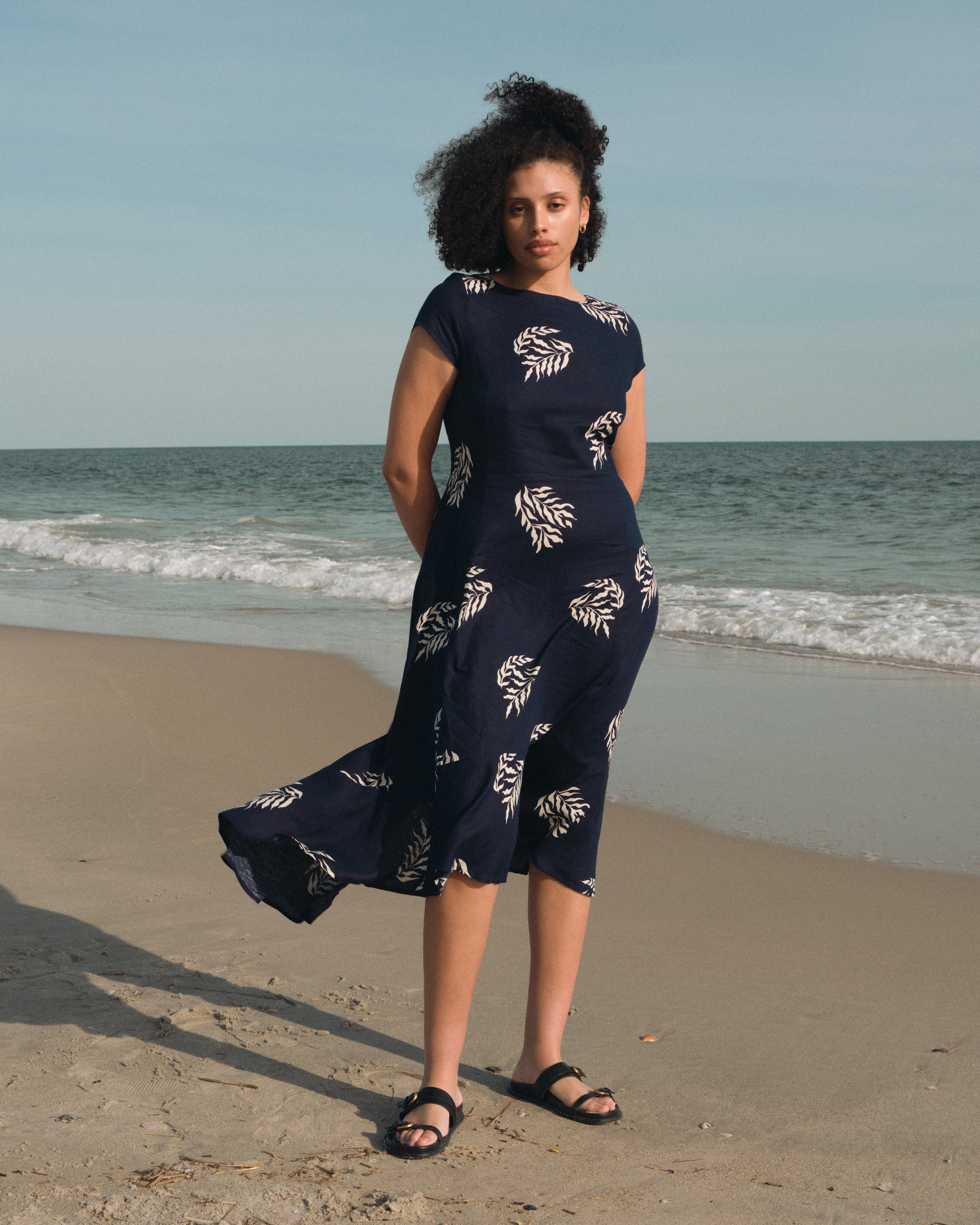 Sunset Linen Flounce Dress - Beachgrass Print in Navy
