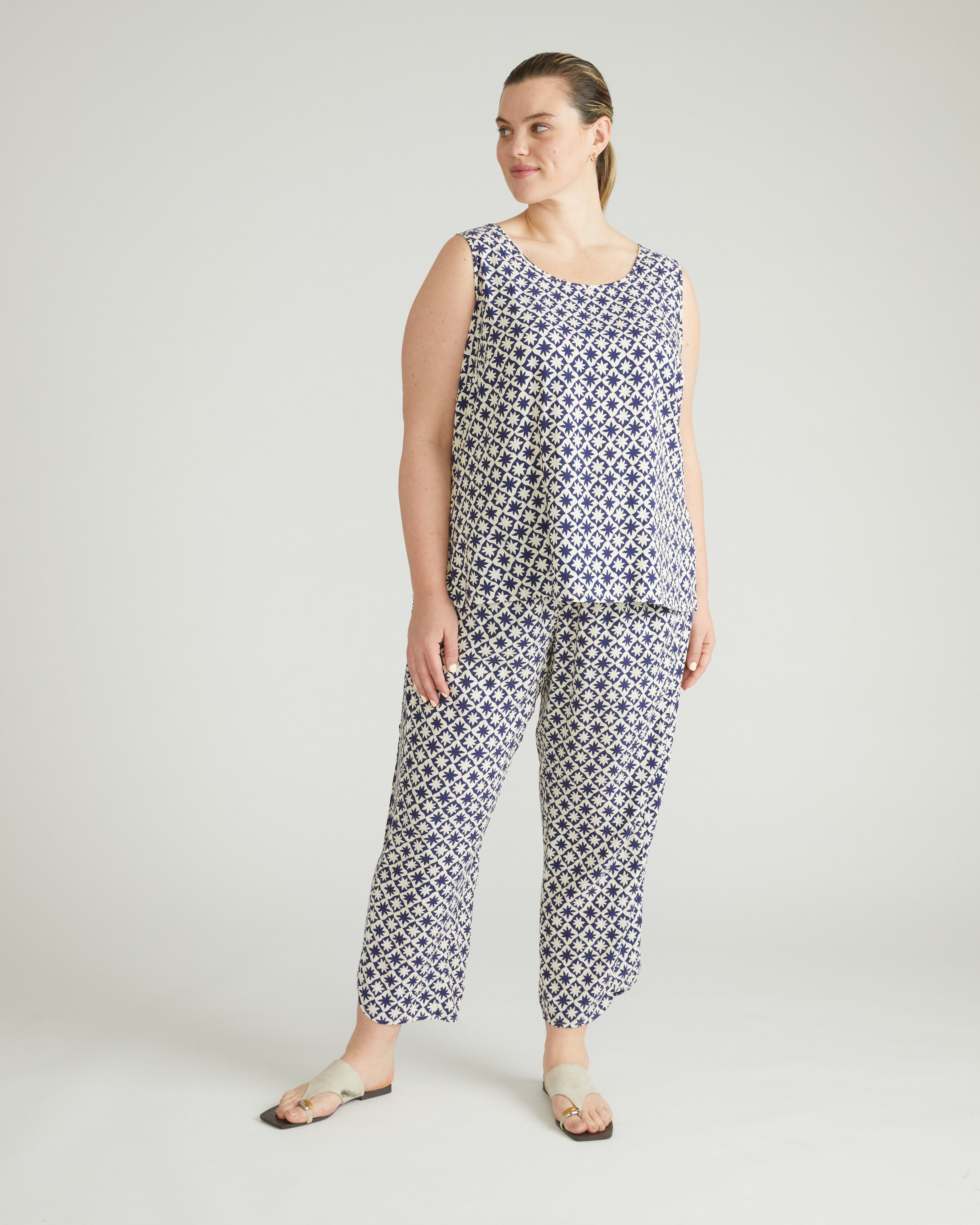 Cooling Stretch Cupro Tank - Navy Hacienda Print