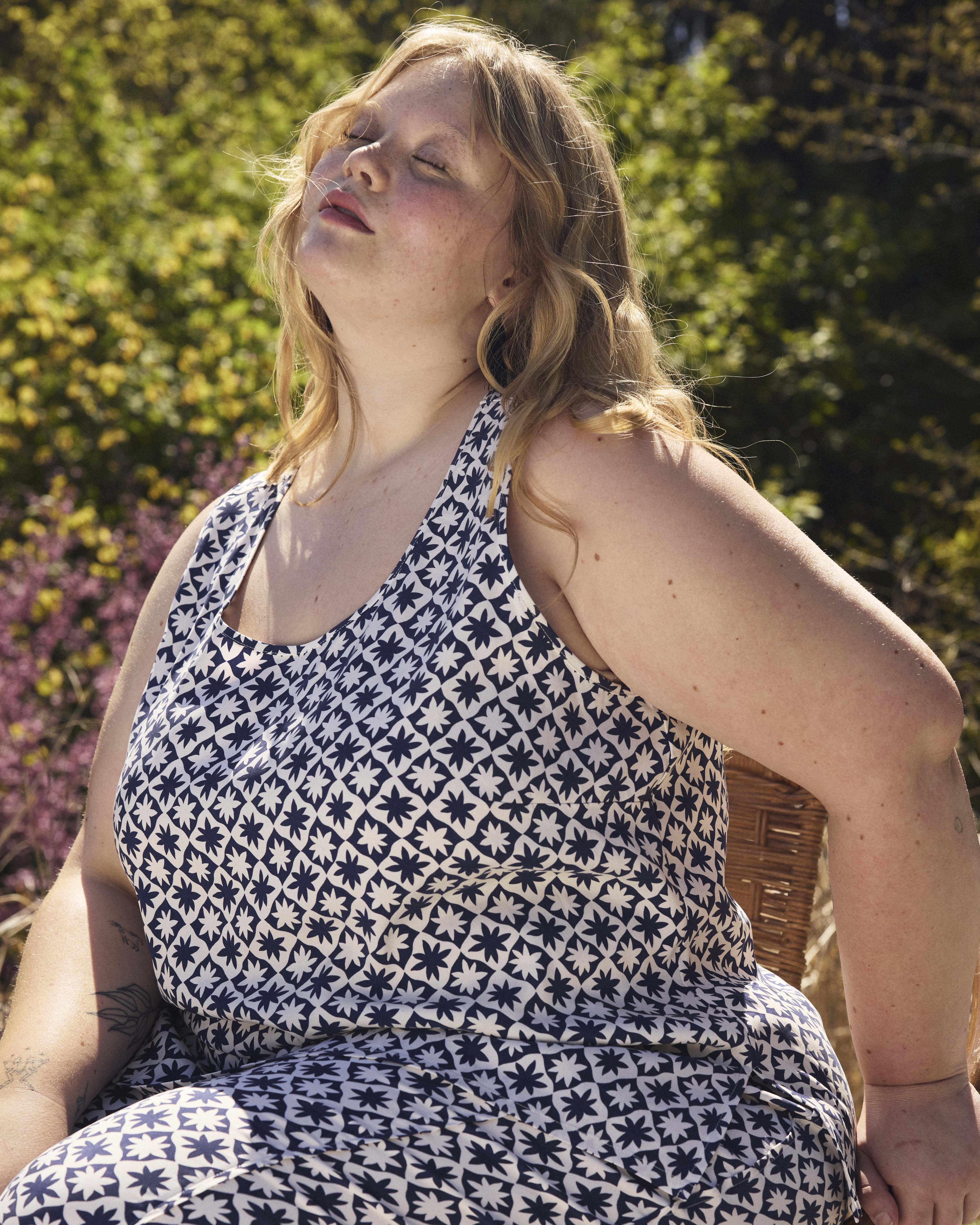 Cooling Stretch Cupro Tank - Navy Hacienda Print