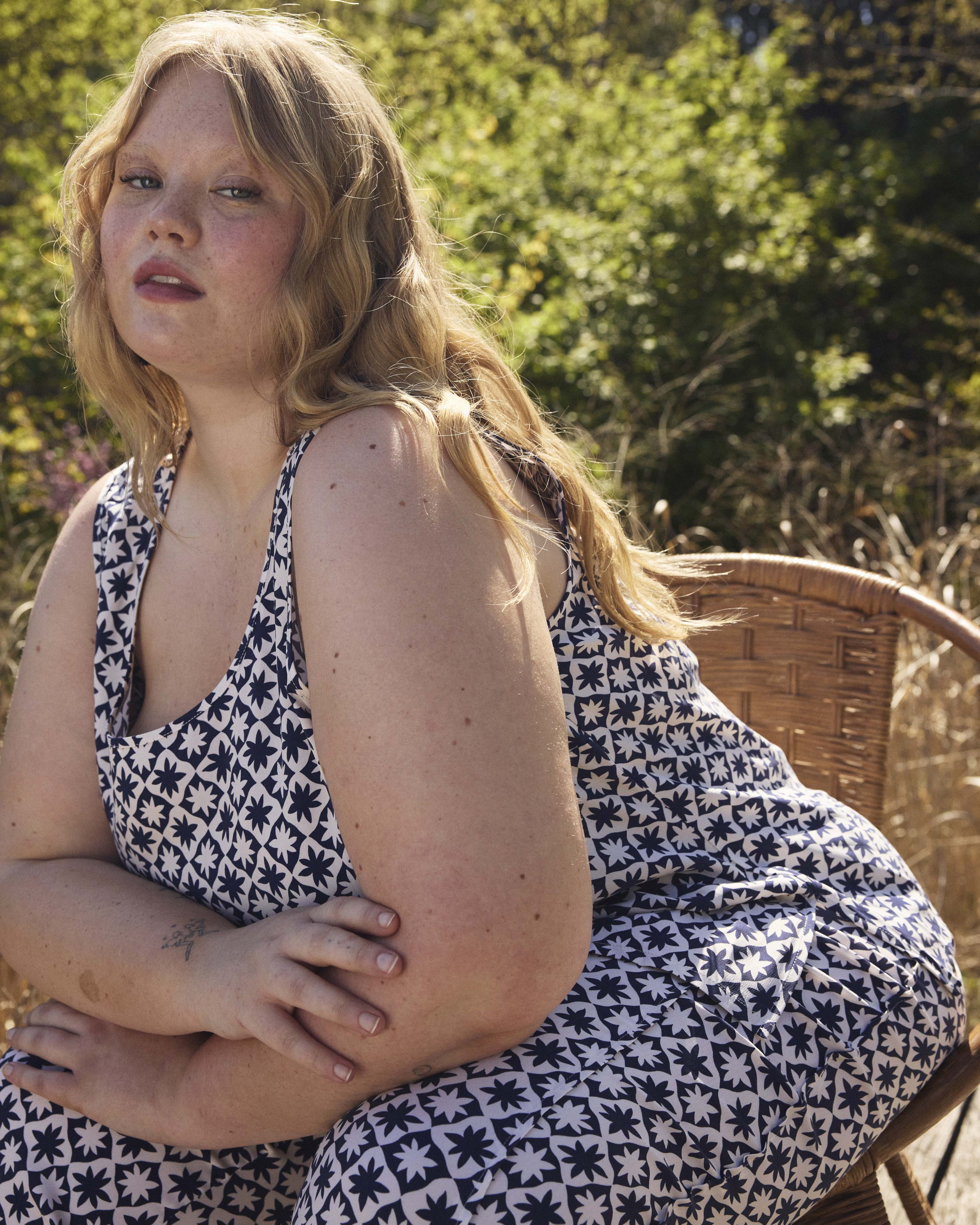 Cooling Stretch Cupro Tank - Navy Hacienda Print